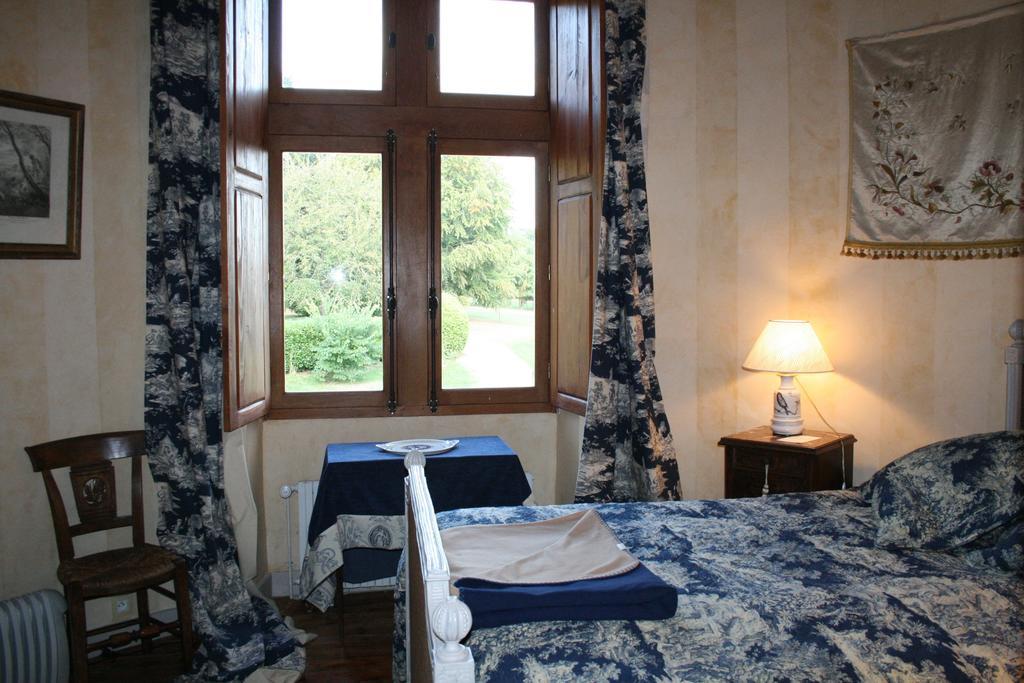 Bed and Breakfast Chateau De La Roche Martel Roiffé Pokoj fotografie