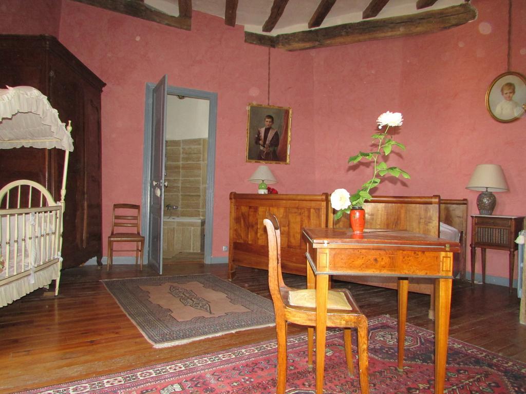 Bed and Breakfast Chateau De La Roche Martel Roiffé Pokoj fotografie